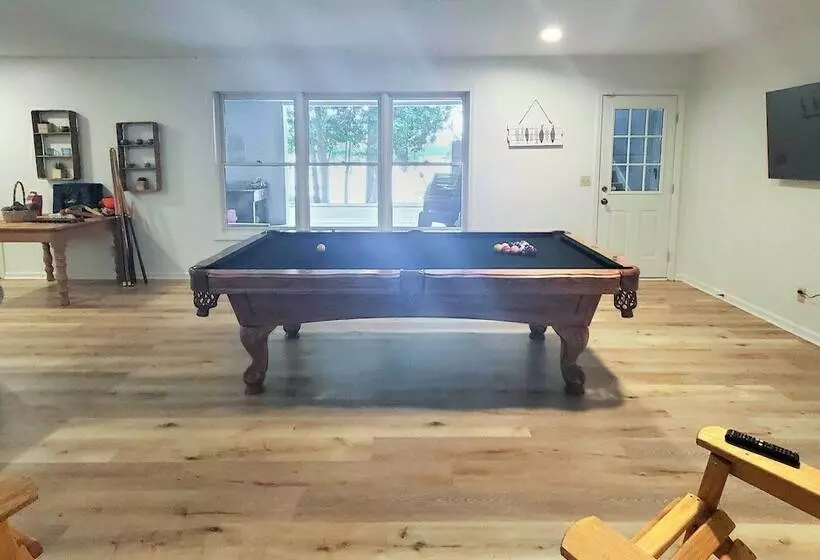New! Spacious & Modern Retreat On Kentucky Lake