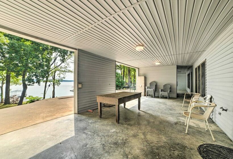 New! Spacious & Modern Retreat On Kentucky Lake