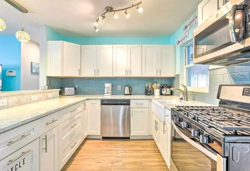 Ocean Breeze Oasis  W/ Boat Dock & Slip On Canal!