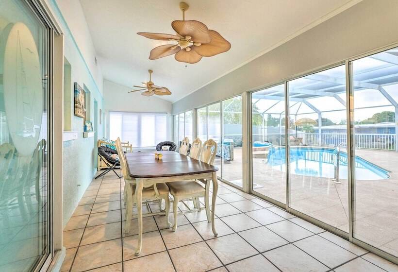 Ocean Breeze Oasis W/ Boat Dock & Slip On Canal!