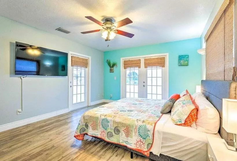 Ocean Breeze Oasis  W/ Boat Dock & Slip On Canal!