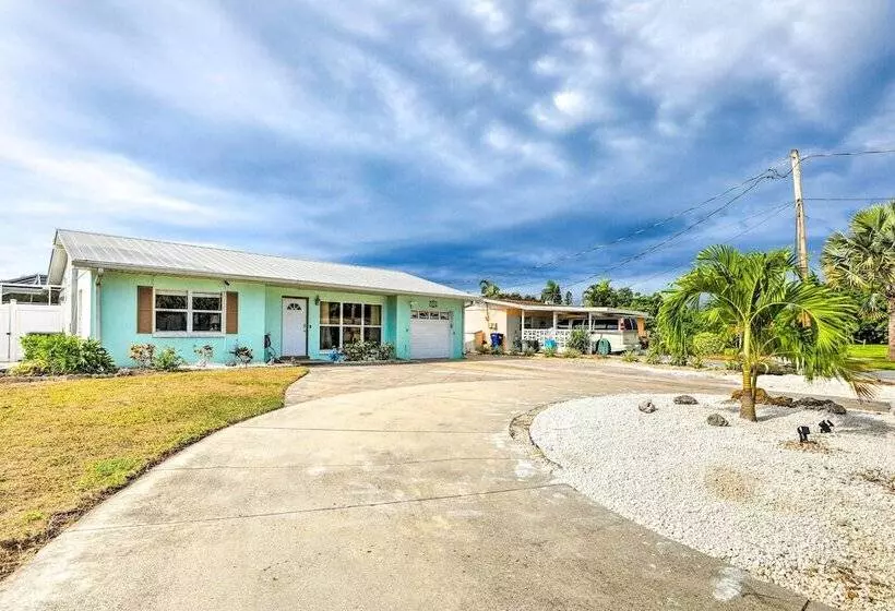 Ocean Breeze Oasis  W/ Boat Dock & Slip On Canal!