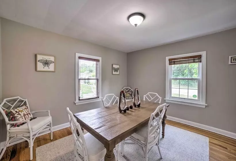 Pet Friendly Lake Getaway: 1 Block To Beach!