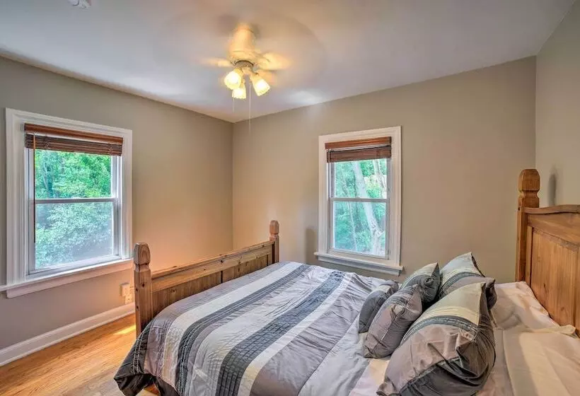 Pet Friendly Lake Getaway: 1 Block To Beach!