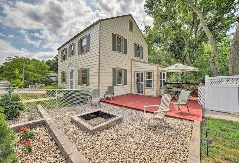 Pet Friendly Lake Getaway: 1 Block To Beach!