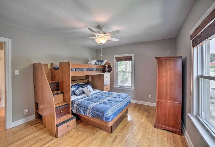 Pet Friendly Lake Getaway: 1 Block To Beach!