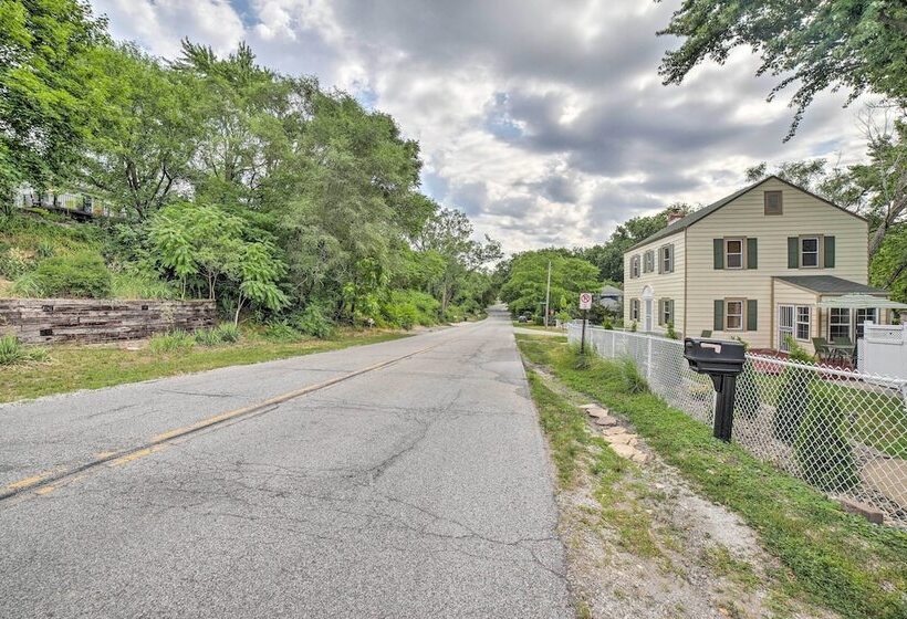 Pet Friendly Lake Getaway: 1 Block To Beach!