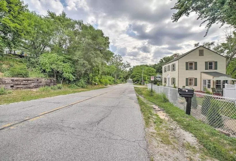 Pet Friendly Lake Getaway: 1 Block To Beach!