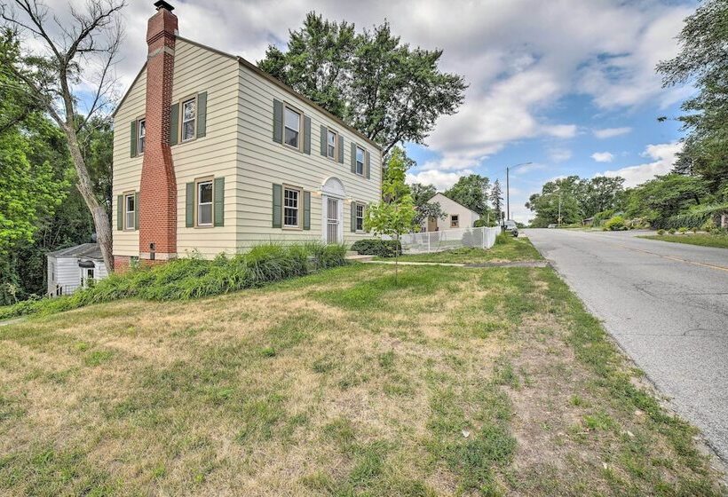 Pet Friendly Lake Getaway: 1 Block To Beach!