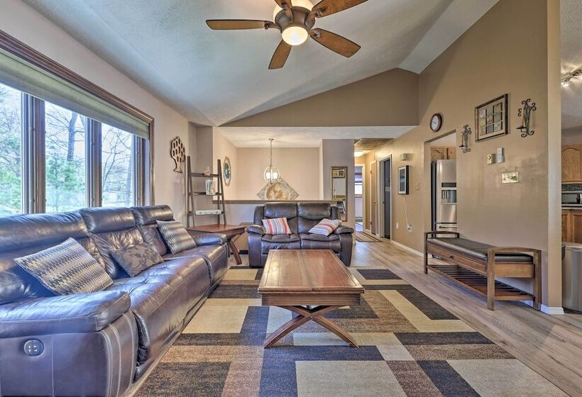 3 Mi To Kalahari: Pocono Mountain Home W/ Fire Pit