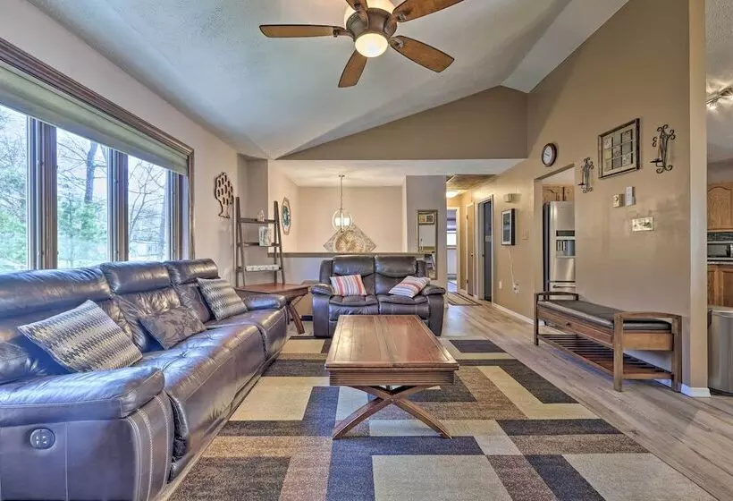 3 Mi To Kalahari: Pocono Mountain Home W/ Fire Pit