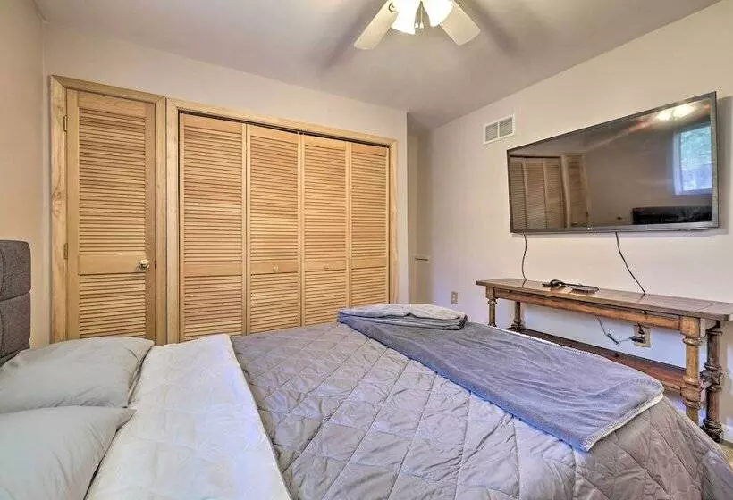 3 Mi To Kalahari: Pocono Mountain Home W/ Fire Pit