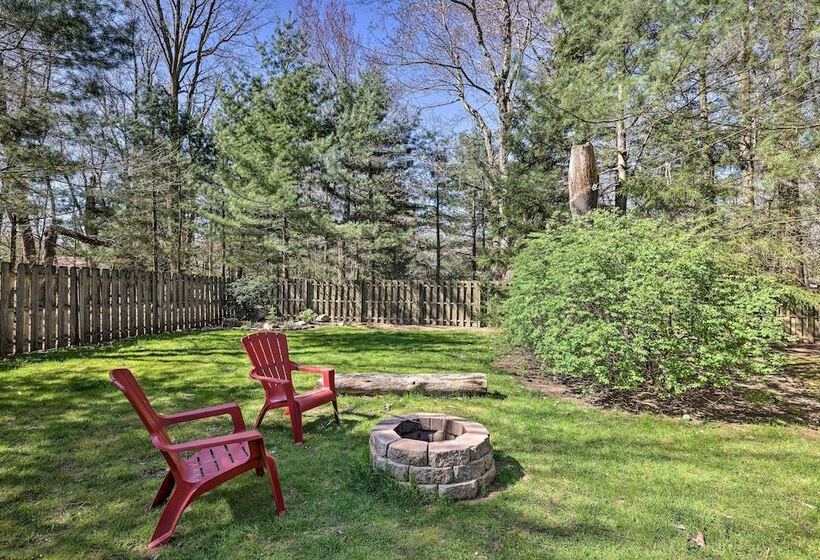 3 Mi To Kalahari: Pocono Mountain Home W/ Fire Pit