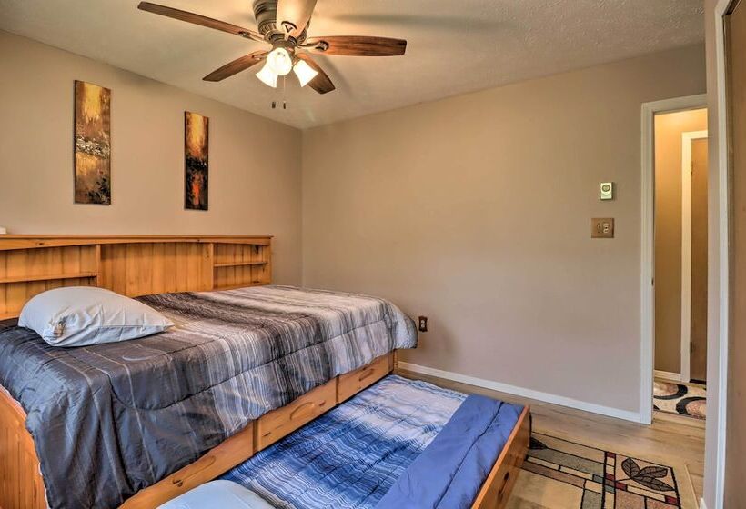 3 Mi To Kalahari: Pocono Mountain Home W/ Fire Pit