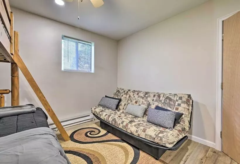 3 Mi To Kalahari: Pocono Mountain Home W/ Fire Pit