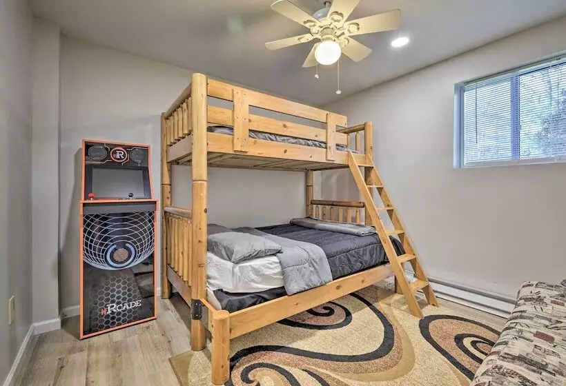 3 Mi To Kalahari: Pocono Mountain Home W/ Fire Pit