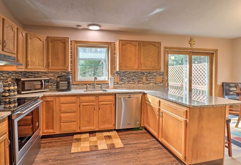 3 Mi To Kalahari: Pocono Mountain Home W/ Fire Pit