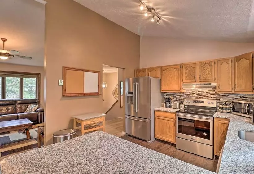 3 Mi To Kalahari: Pocono Mountain Home W/ Fire Pit