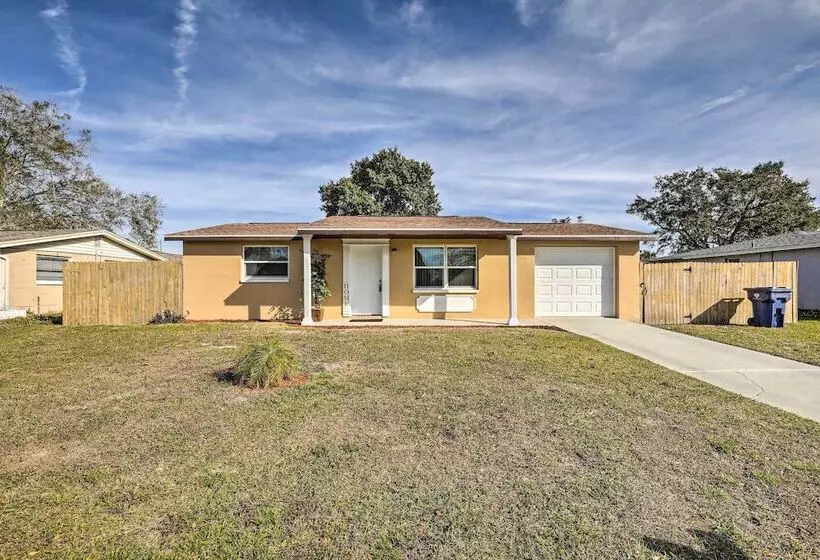 Family Home W/ Lanai & Yard In Port Richey!