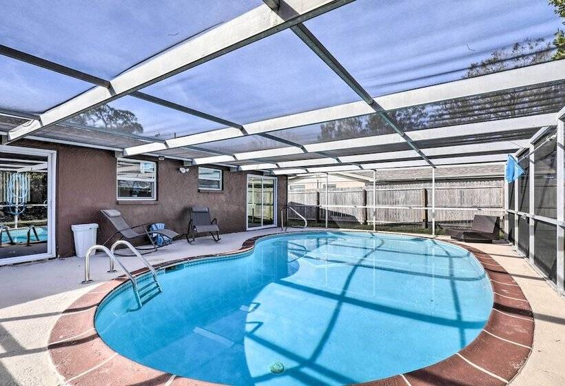 Family Home W/ Lanai & Yard In Port Richey!