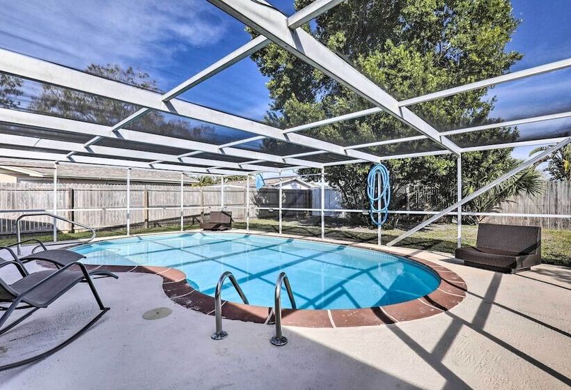 Family Home W/ Lanai & Yard In Port Richey!