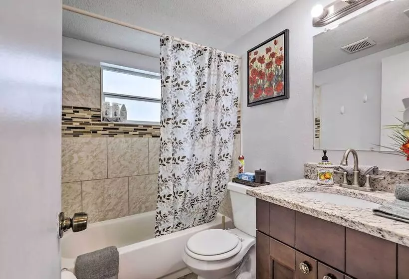 Family Home W/ Lanai & Yard In Port Richey!