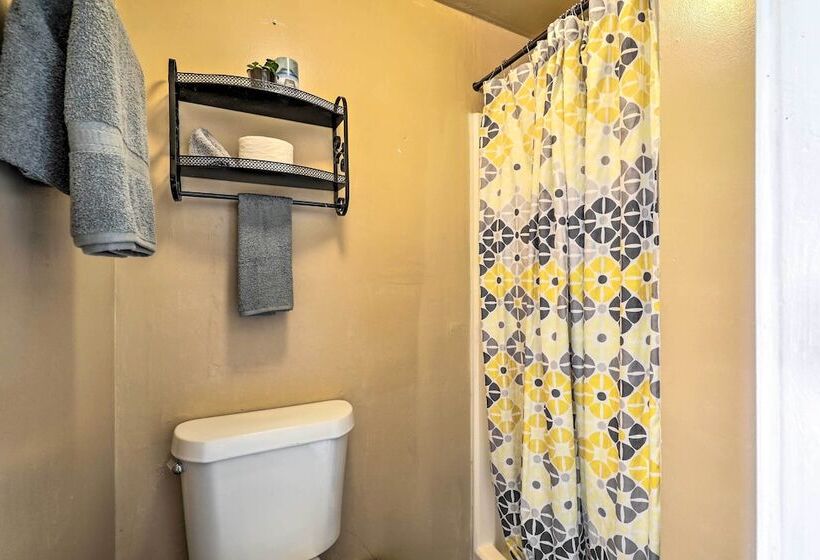 Family Home W/ Lanai & Yard In Port Richey!