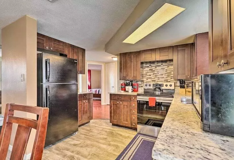 Family Home W/ Lanai & Yard In Port Richey!