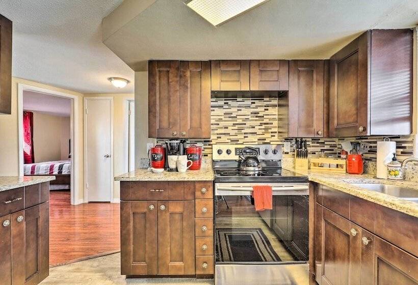 Family Home W/ Lanai & Yard In Port Richey!