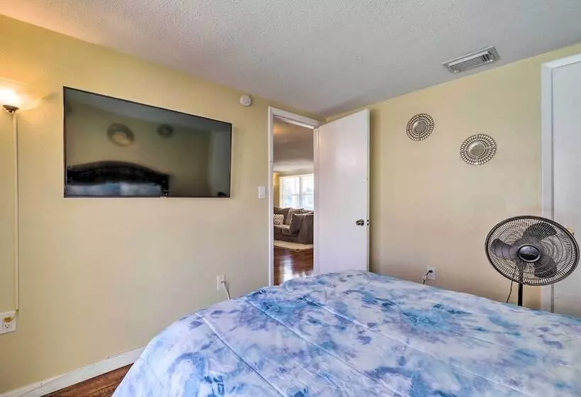 Family Home W/ Lanai & Yard In Port Richey!