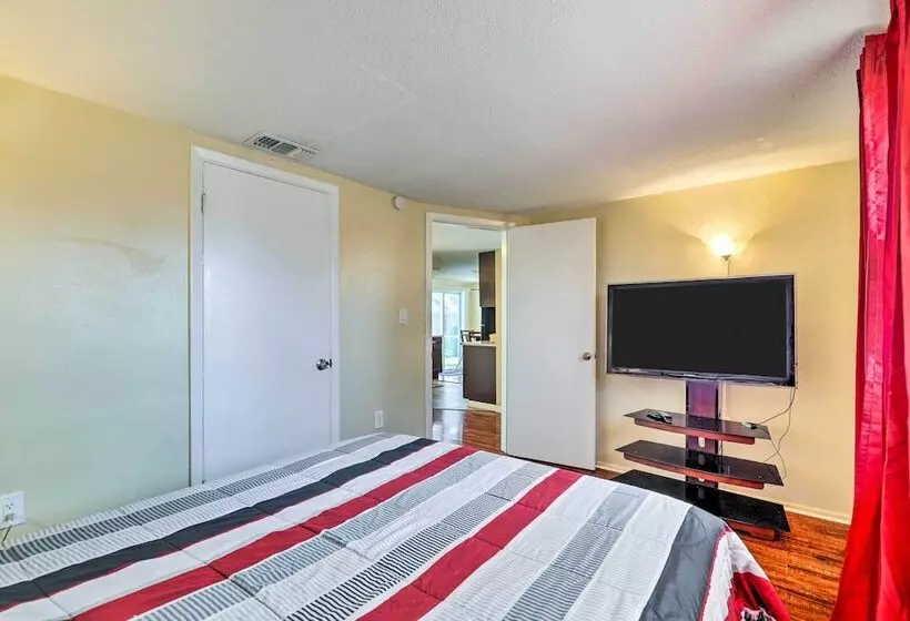 Family Home W/ Lanai & Yard In Port Richey!