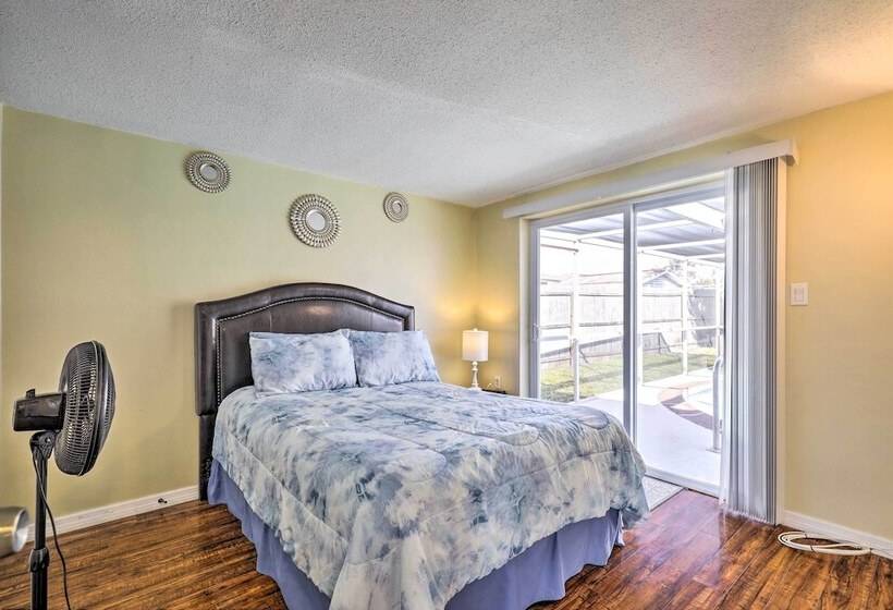 Family Home W/ Lanai & Yard In Port Richey!