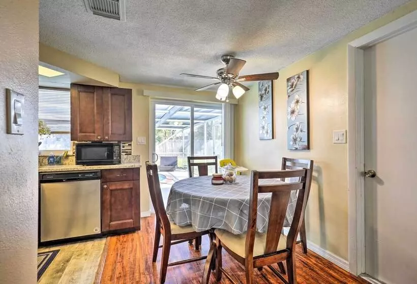 Family Home W/ Lanai & Yard In Port Richey!