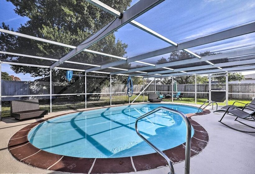 Family Home W/ Lanai & Yard In Port Richey!