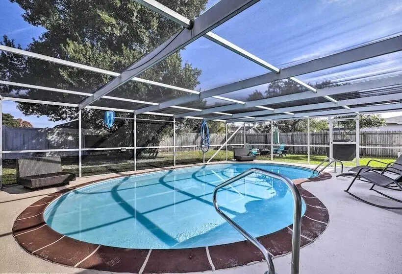 Family Home W/ Lanai & Yard In Port Richey!