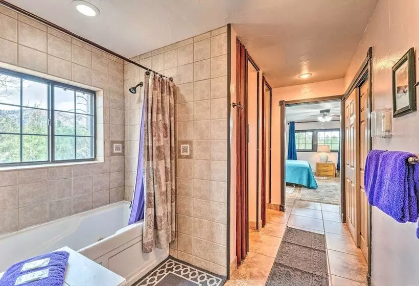 Casa Ruidoso Cabin: Hot Tub, Views & Pool Table!