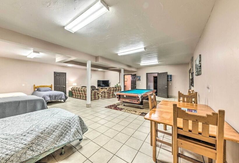 Casa Ruidoso Cabin: Hot Tub, Views & Pool Table!