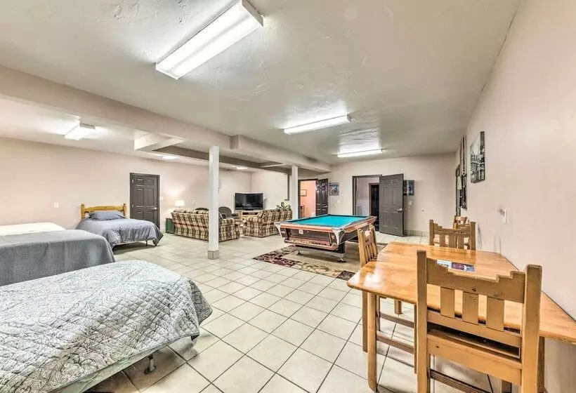 Casa Ruidoso Cabin: Hot Tub, Views & Pool Table!