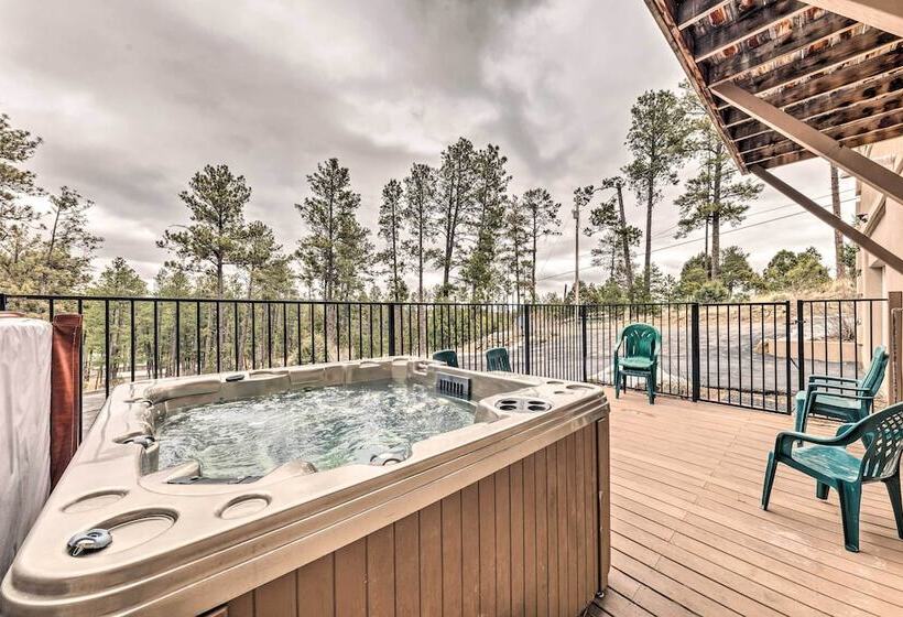 Casa Ruidoso Cabin: Hot Tub, Views & Pool Table!