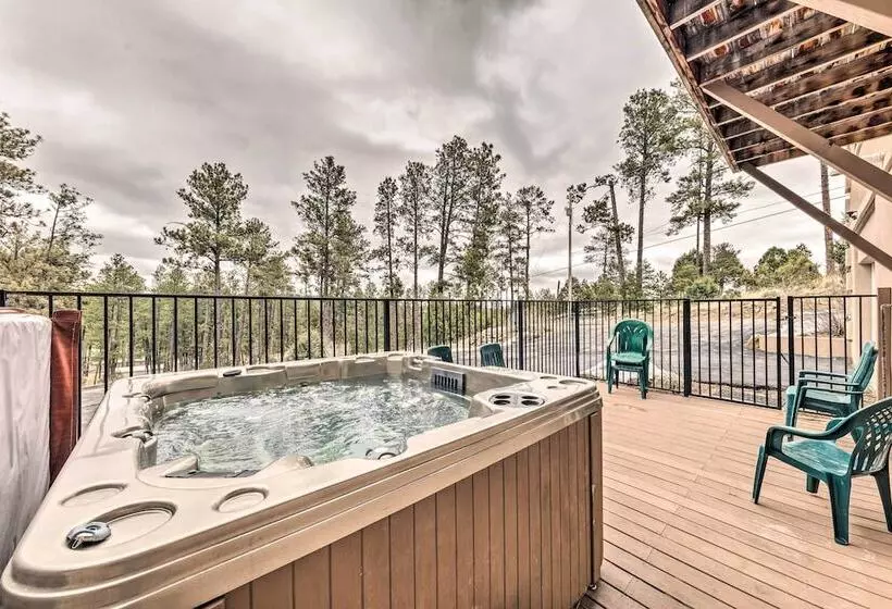 Casa Ruidoso Cabin: Hot Tub, Views & Pool Table!
