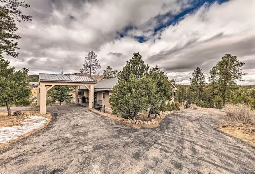 Casa Ruidoso Cabin: Hot Tub, Views & Pool Table!