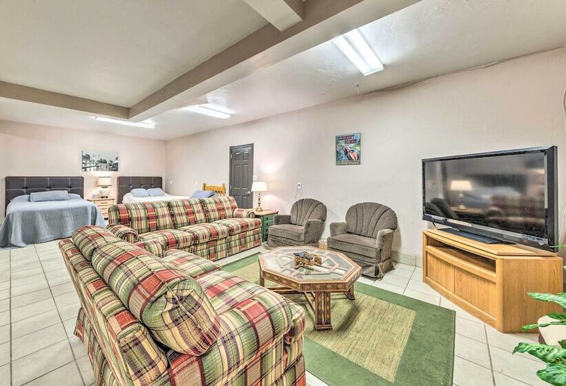 Casa Ruidoso Cabin: Hot Tub, Views & Pool Table!