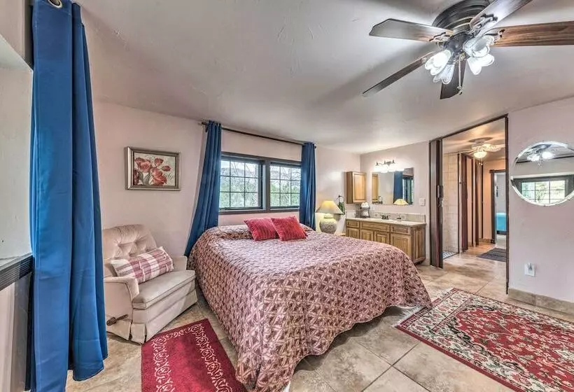 Casa Ruidoso Cabin: Hot Tub, Views & Pool Table!