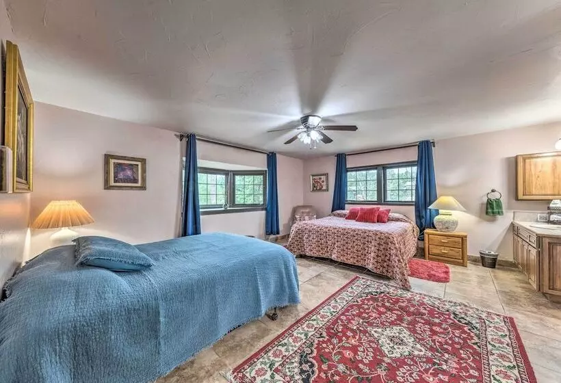 Casa Ruidoso Cabin: Hot Tub, Views & Pool Table!