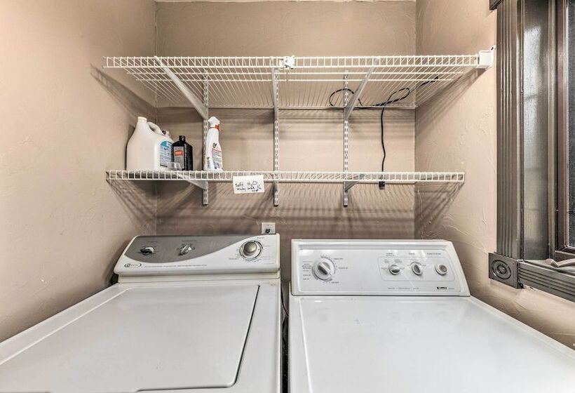 Casa Ruidoso Cabin: Hot Tub, Views & Pool Table!