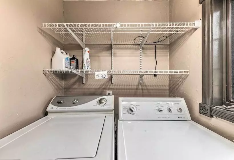 Casa Ruidoso Cabin: Hot Tub, Views & Pool Table!