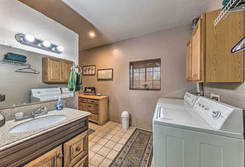 Casa Ruidoso Cabin: Hot Tub, Views & Pool Table!