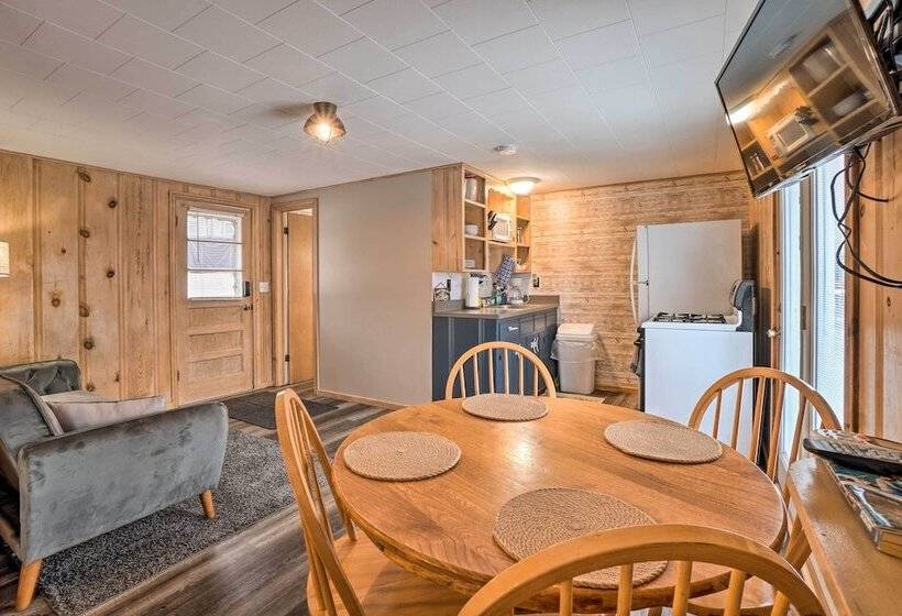 Quaint Table Rock Lake Hideout W/ Pool Access