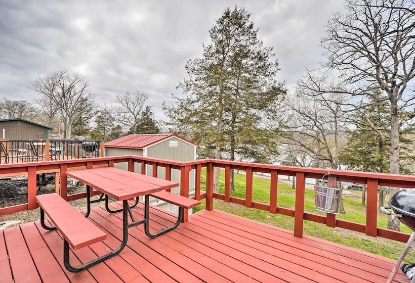 Quaint Table Rock Lake Hideout W/ Pool Access