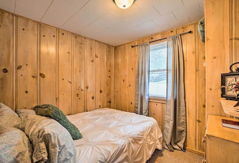 Quaint Table Rock Lake Hideout W/ Pool Access
